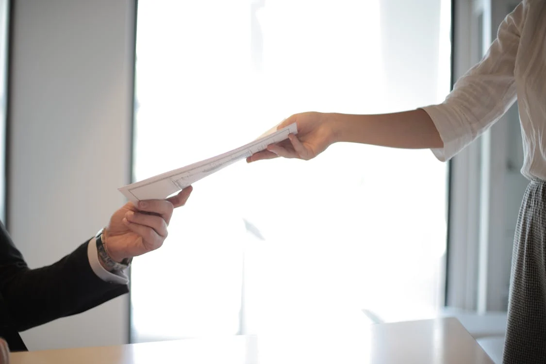 Como Criar um Currículo que se Destaca: 7 Dicas Essenciais para o Sucesso Profissional