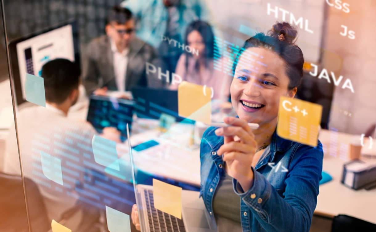 RH e a Engenharia de Experiências Híbridas: Desenhando um Workplace Unificado e Engajador para o Futuro do Trabalho